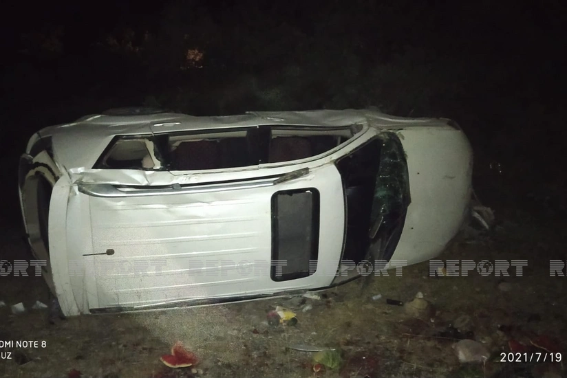 Şəkidə avtomobil aşıb, xəsarət alanlar var