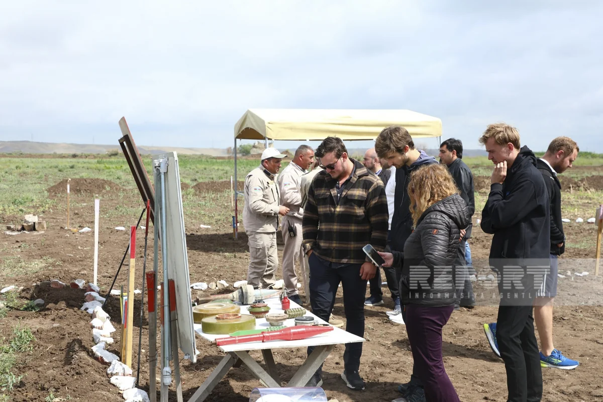 ANAMA’s representative informs travelers about demining work carried out in Karabakh