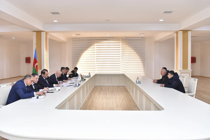 “Azərsu”nun sədr müavini Salyanda vətəndaşları qəbul edib