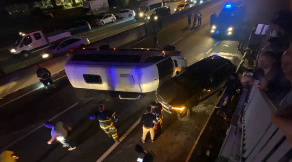 Türkiyədə mikroavtobus qəzaya uğrayıb, xəsarət alanlar var