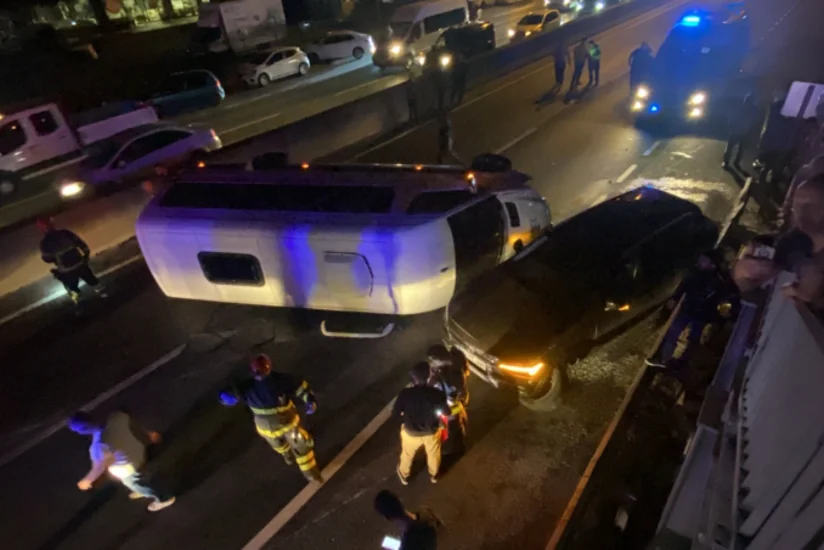 Türkiyədə mikroavtobus qəzaya uğrayıb, xəsarət alanlar var