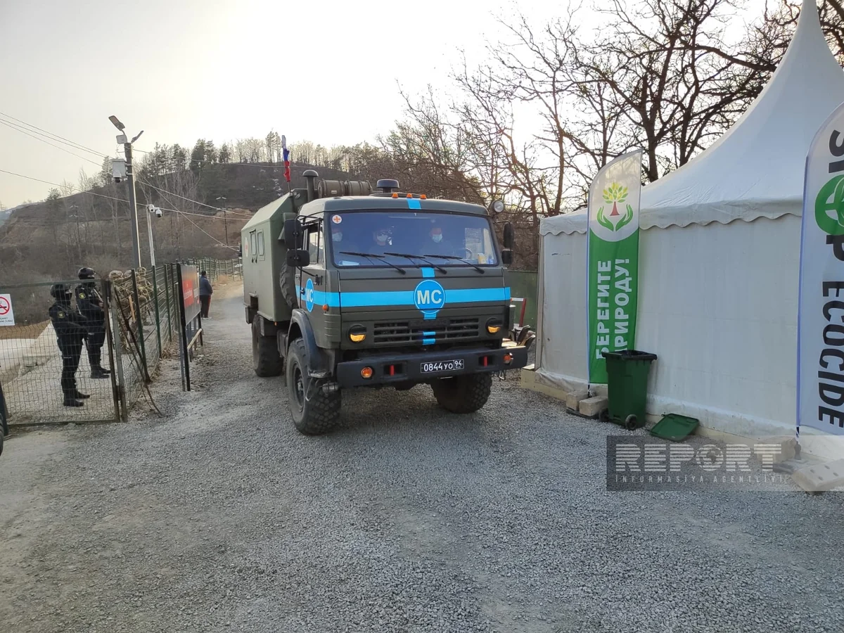 По дороге Ханкенди-Лачын беспрепятственно проехали 59 автомобилей российских миротворцев