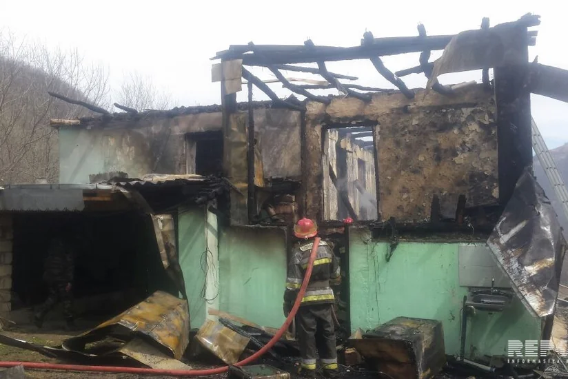 В Губе подожгли дом директора школы