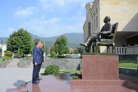 Əbülfəs Qarayev  Zaqatalada vətəndaşları qəbul edib