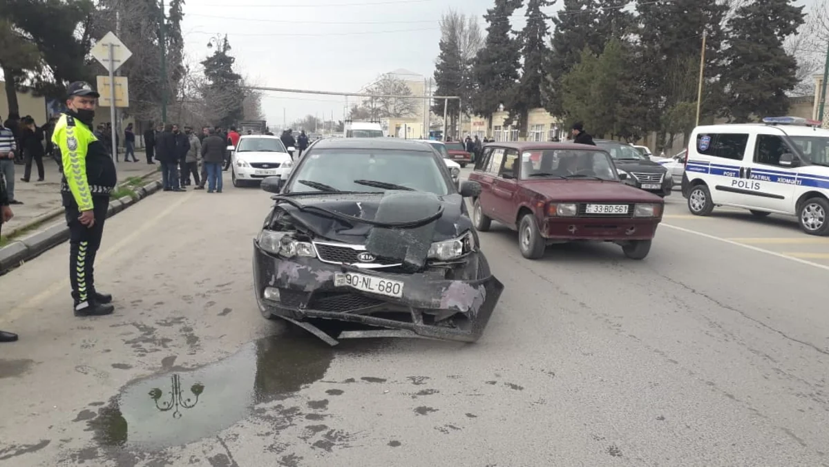 Kürdəmirdə avtomobillər toqquşub, xəsarət alanlar var - FOTO