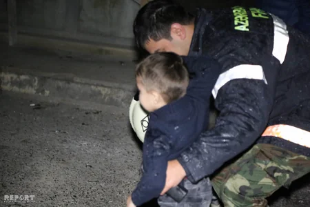 Bakıda yaşayış binasında baş vermiş yanğın zamanı 7 nəfər tüstüdən zəhərlənib - FOTO - YENİLƏNİB-2 - VİDEO