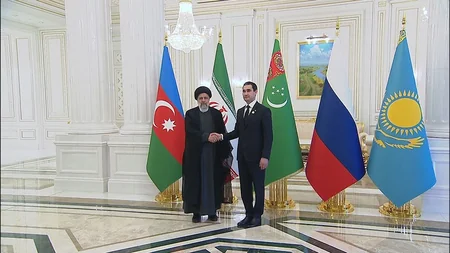 Лидер Туркменистана провел двусторонние встречи с главами каспийской пятерки