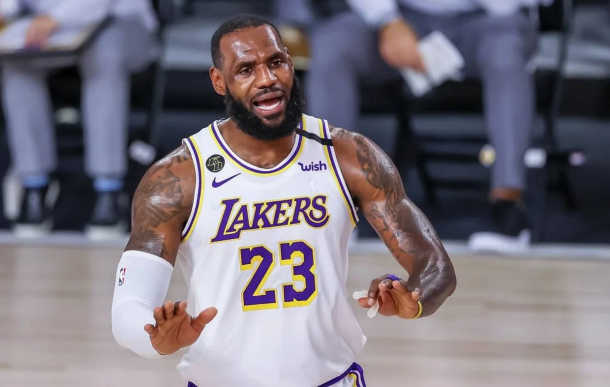 Леброн Джеймс стал первым баскетболистом-миллиардером