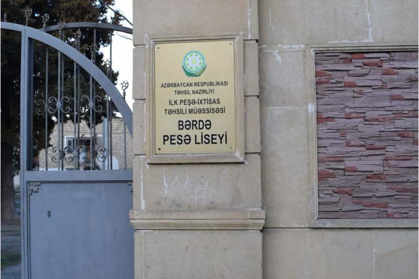 Tələbələr dərsdən yayınmaq üçün təqaüd kartlarını direktora verib - RƏSMİ