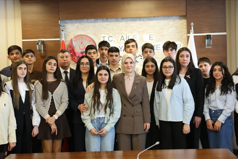 Türkiyənin ailə və sosial xidmətlər naziri Azərbaycandan olan şəhid övladları ilə görüşüb - YENİLƏNİB