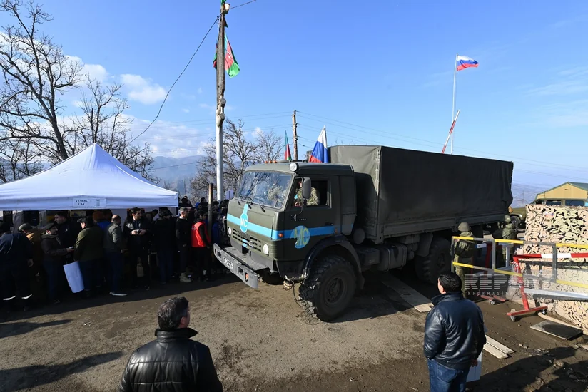 На дороге Шуша-Ханкенди в очередной раз созданы условия для движения автомобилей миротворцев