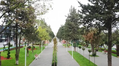 President Ilham Aliyev views conditions created at newly-reconstructed park in Baku
