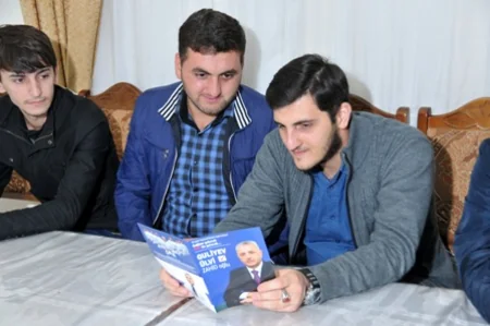 Yasamal seçiciləri: Birmənalı olaraq Ülvi Quliyevə səs verəcəyik - FOTO