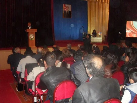 Aprel şəhidinə həsr olunmuş Daş heykəlin nağılı kitabının təqdimat mərasimi keçirilib
