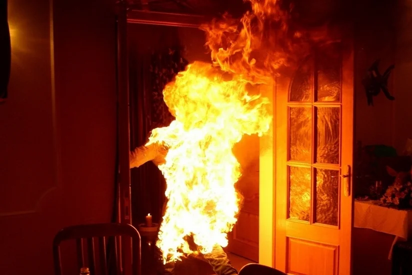 Gəncədə 18 yaşlı gənc özünü yandırıb