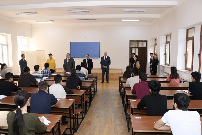 AzTU-nun rektoru imtahan prosesini izləyib