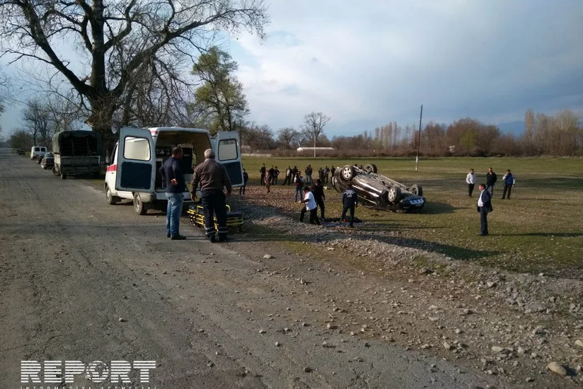 На трассе Баку-Газах пьяный водитель совершил ДТП и сам же пострадал - ОБНОВЛЕНО