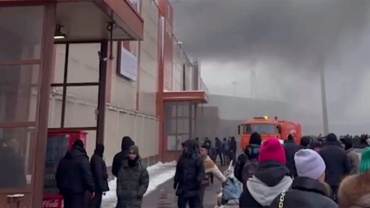 В Москве два человека пострадали в результате пожара на рынке Садовод