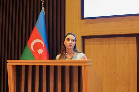Yeni klinikada gənc kadrlarla görüş keçirildi
