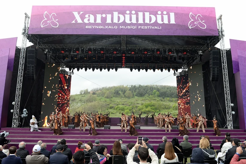 Cıdır düzündə “Xarıbülbül” festivalının açılış konserti olub
