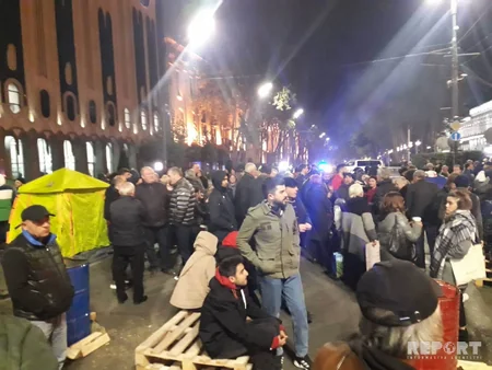 В Тбилиси возобновилась акция протеста - ФОТО - ОБНОВЛЕНО