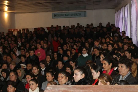 Qazaxda polis əməkdaşları ilə şagirdlər arasında görüş keçirilib