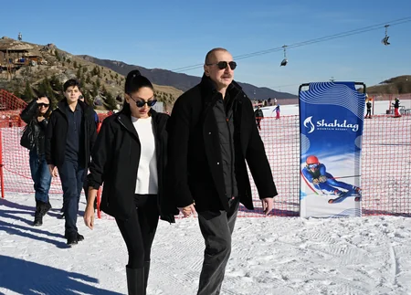 Prezident Şahdağ Turizm Kompleksindəki “Lakeside” hotelində aparılan işlərlə və “Xizək klubu” binasının tikintisi ilə tanış olub - YENİLƏNİB-2