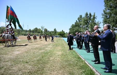 Karabakh horse named “Dostlug” presented to Gurbanguly Berdimuhamedov at Jidir Duzu plain