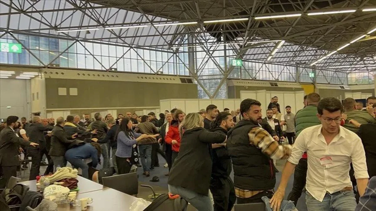 PKK tərəfdarları Amsterdamda Türkiyənin seçki məntəqəsində müşahidəçilərə hücum edib
