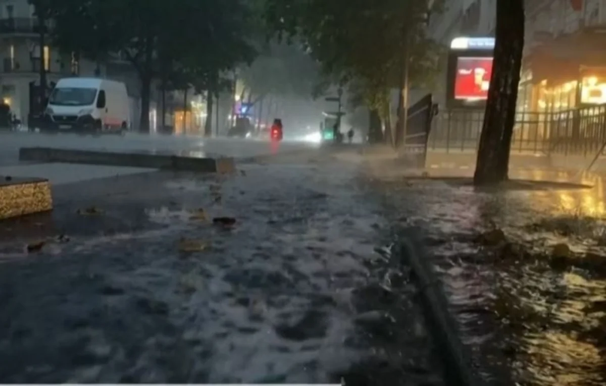 Əlverişsiz hava Fransada fəsadlar törədib, Paris su altında qalıb, ölənlər var