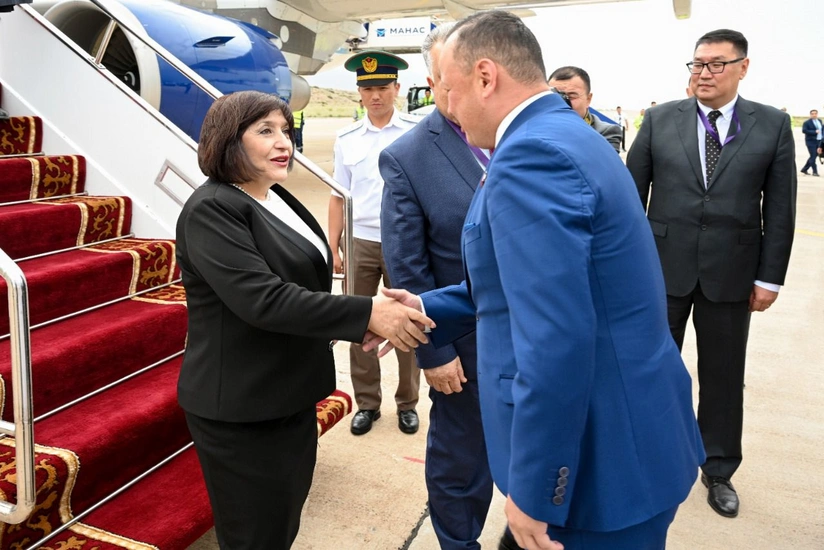 Председатель Милли Меджлиса отправилась с визитом в Кыргызстан