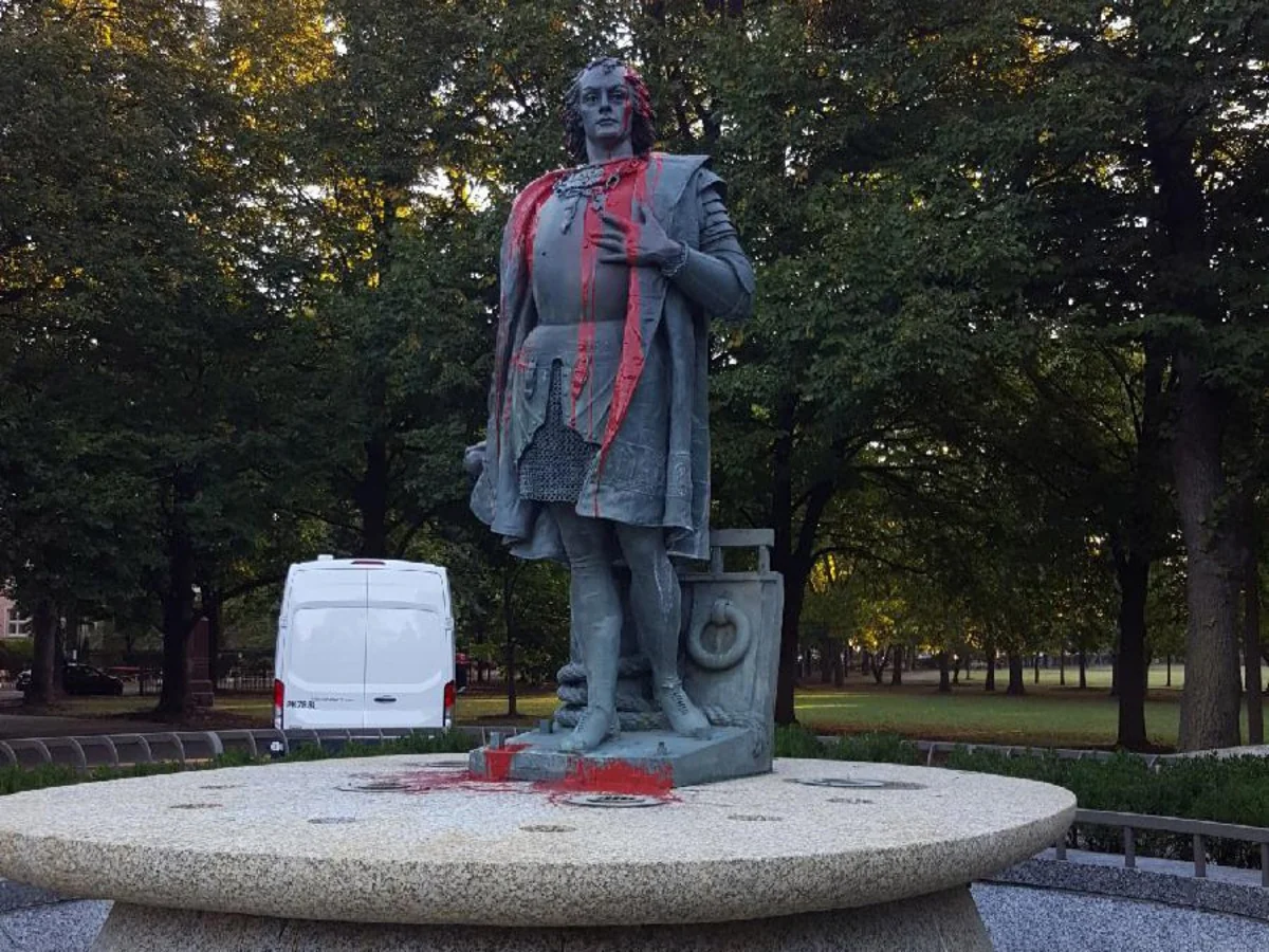 Chicago removes Christopher Columbus statues