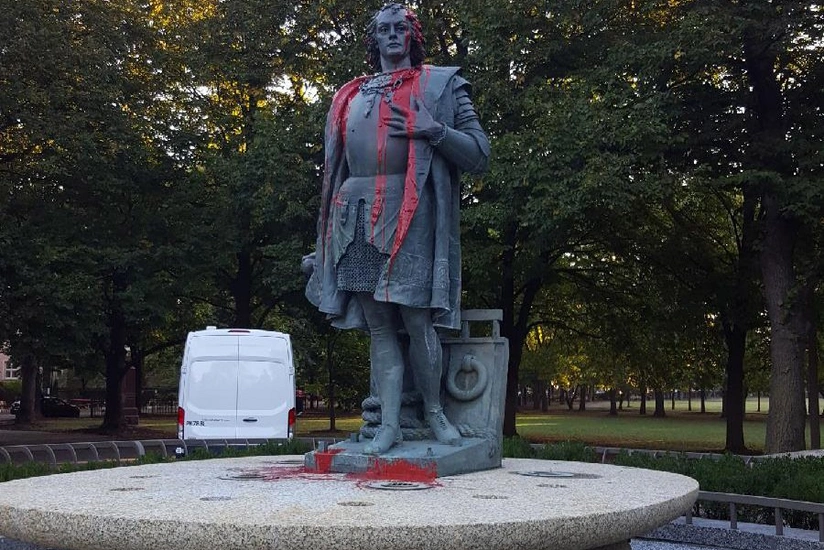 Chicago removes Christopher Columbus statues