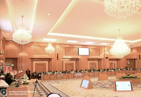 Jeyhun Bayramov adresses OIC extraordinary meeting