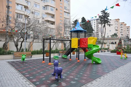 Bakıda növbəti yenilənmiş həyətlər istifadəyə verilib