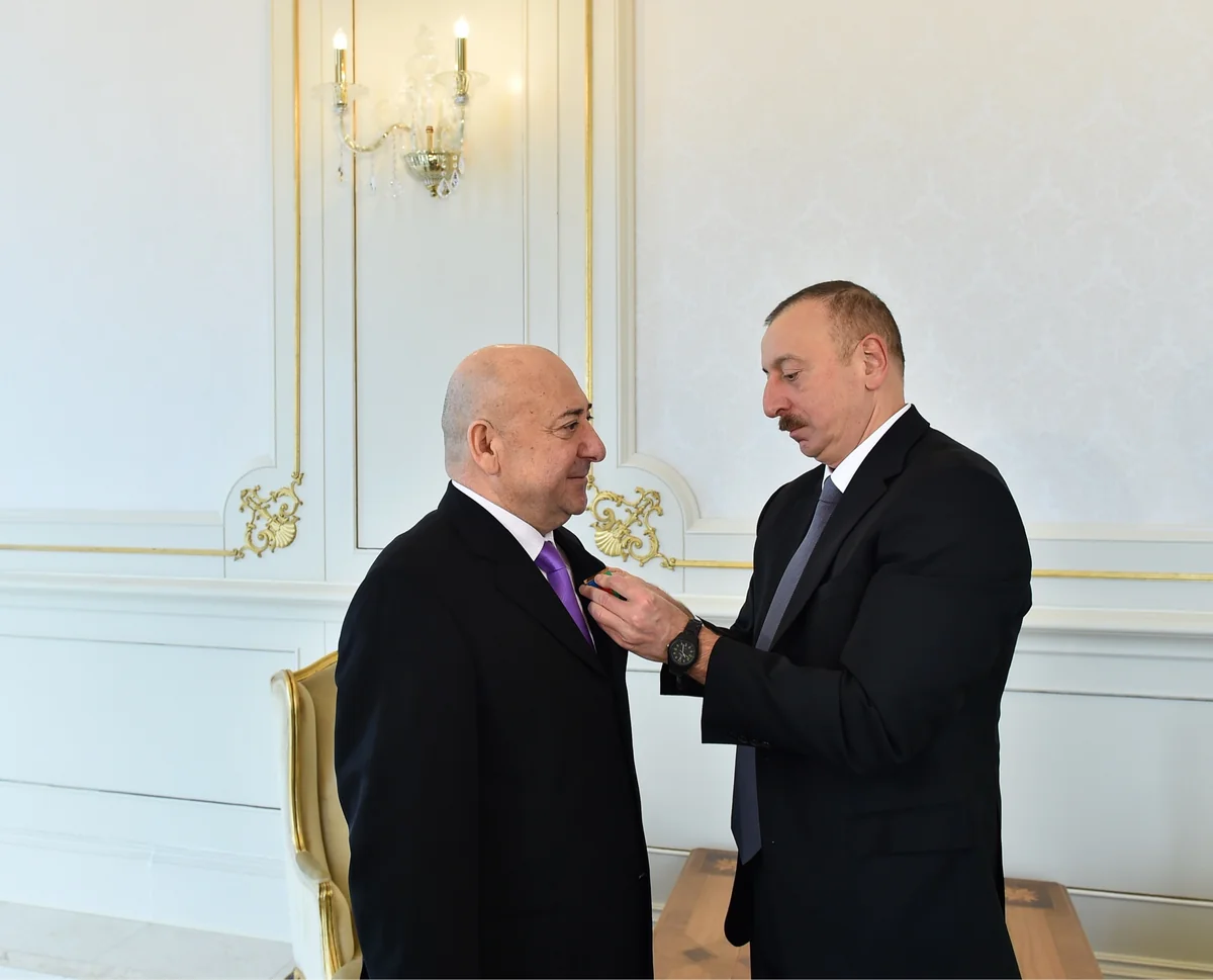 Prezident İlham Əliyev Moskva Akademik Satira Teatrının direktoruna “Dostluq” ordenini təqdim edib - YENİLƏNİB