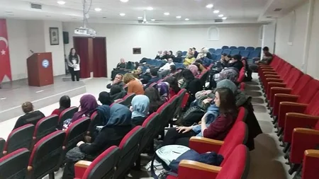 Azərbaycanlı yazıçı Türkiyədə tələbələrlə görüşüb