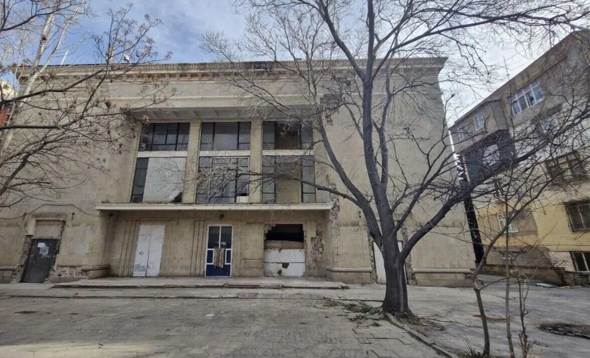 Keçmiş “Dostluq” kinoteatrının binası yenidən qurulacaq, 50-dən çox memar müraciət edib