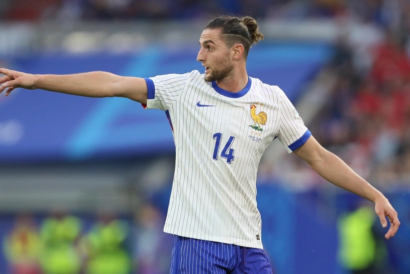 Полузащитник сборной Франции пропустит 1/4 финала ЕВРО-2024