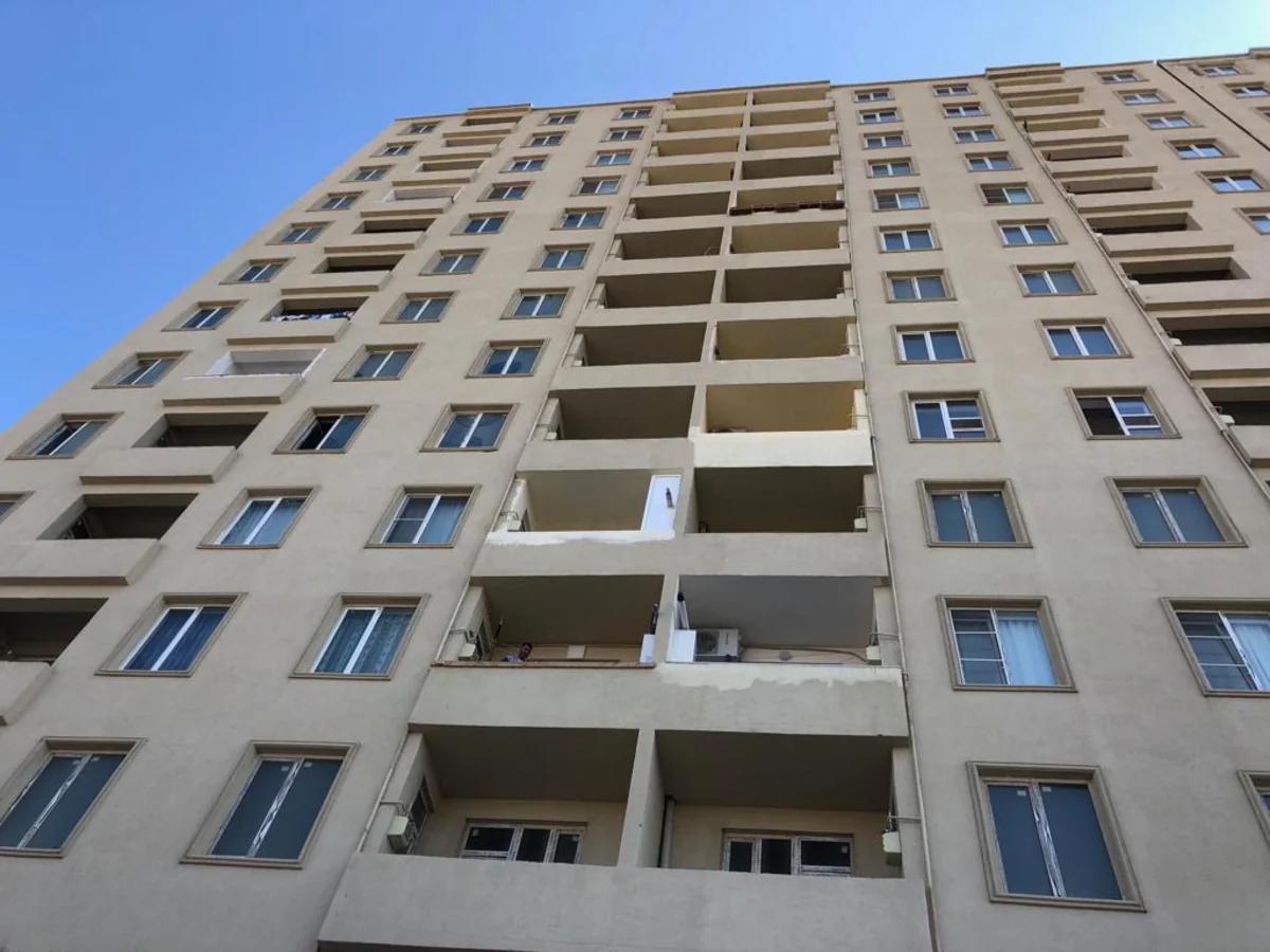 Bakıda 60 yaşlı kişi hündürmərtəbəli binadan yıxılıb