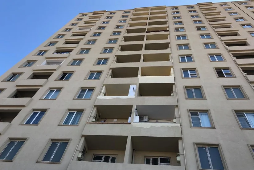 Bakıda 60 yaşlı kişi hündürmərtəbəli binadan yıxılıb