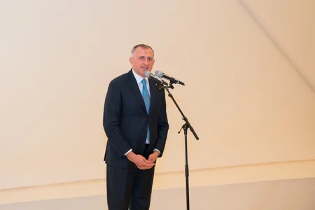Heydər Əliyev Mərkəzində gürcü rəssamın sərgisi açılıb