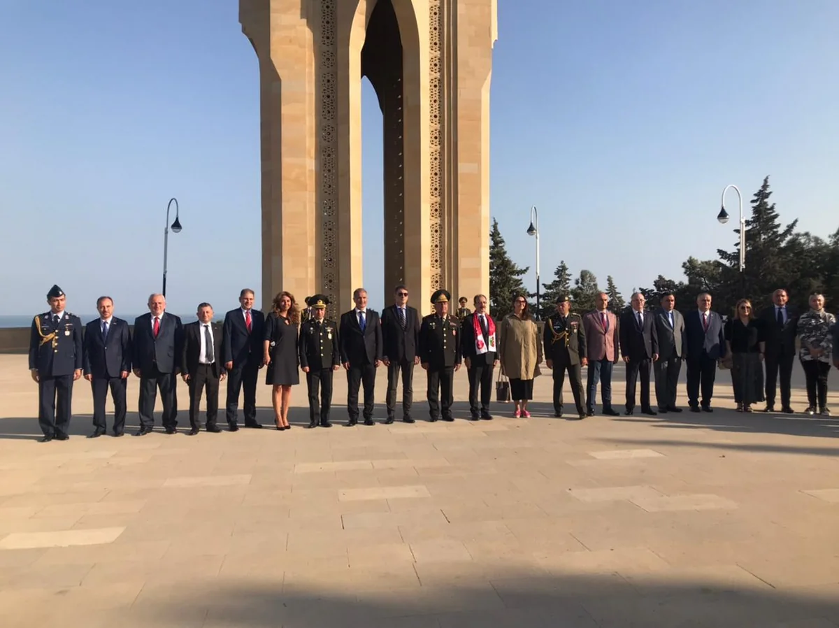 Turkish embassy officials visit Martyrs’ Lane, Turkish Martyrs’ Memorial in Baku