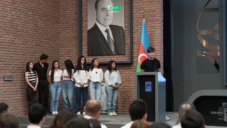 Fərid Qayıbov nazirliyin dəstəyi ilə beynəlxalq tədbirlərdə iştirak etmiş gənclərlə görüşüb