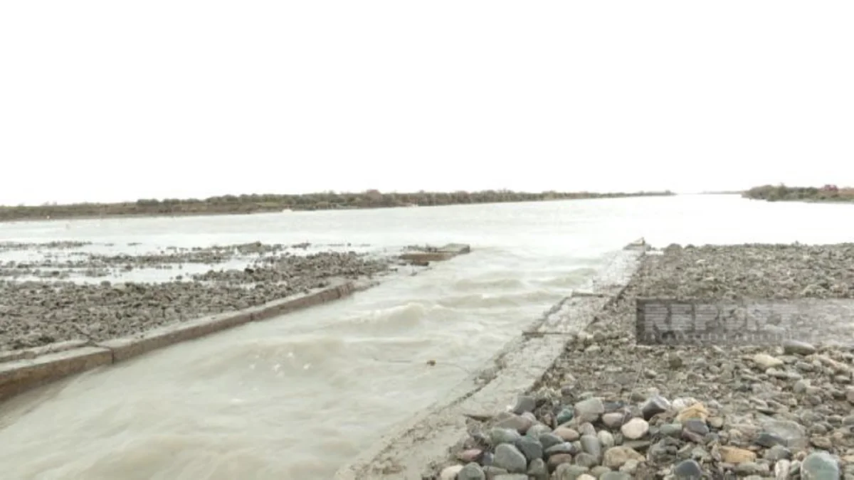 Dam collapses in Bala Kura delta in Azerbaijan's Neftchala