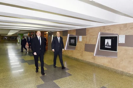 Prezident İlham Əliyev paytaxta gətirilən yeni metro qatarlarında yaradılan şəraitlə tanış olub - YENİLƏNİB
