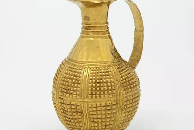 Великобритания вернула Турции древний золотой кувшин
