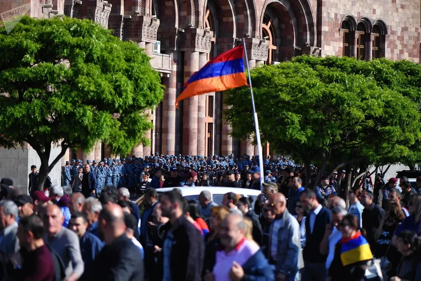 В центре Еревана началась массовая акция протеста