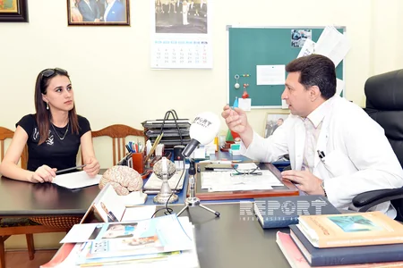 ​Azərbaycanın baş psixiatrı: Çox vaxt qohumlar ağır durumda olmayan psixi xəstələri evə aparmaq istəmirlər - MÜSAHİBƏ