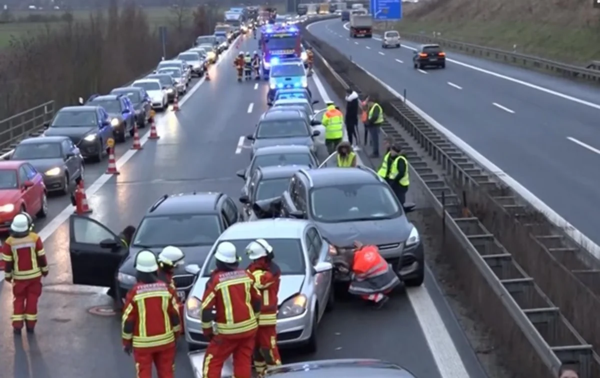 В ФРГ произошло ДТП с участием 29 автомобилей, пострадали 15 человек